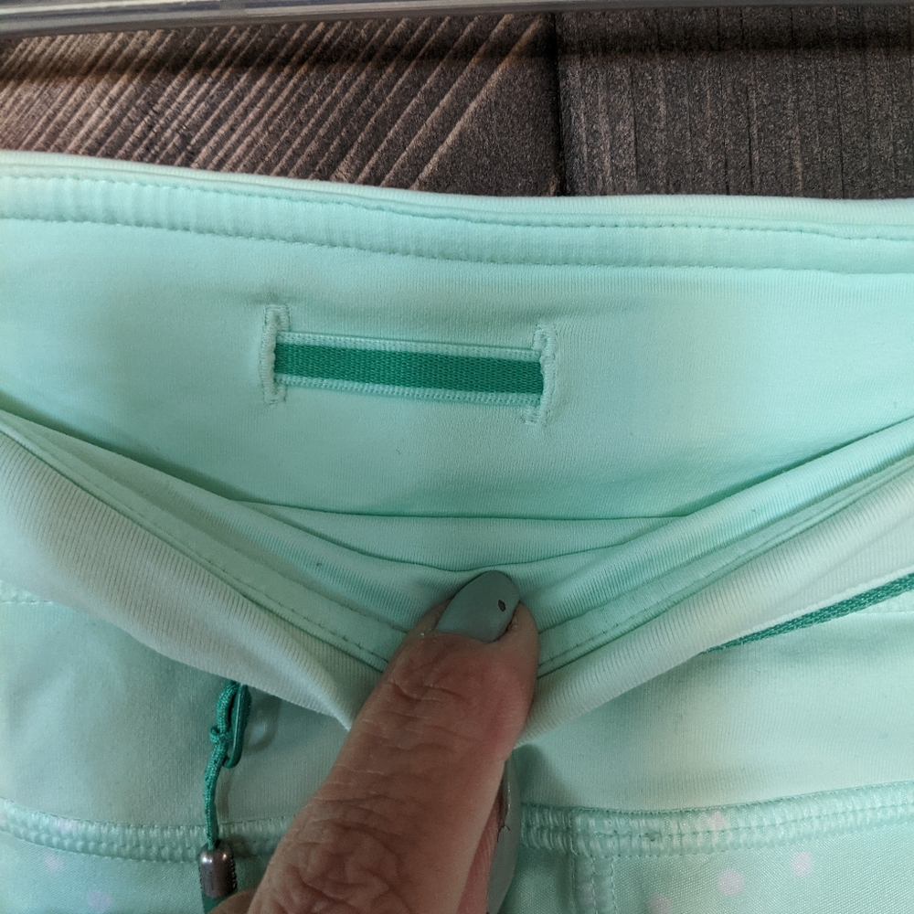 Lululemon 🍋 Athletic fresh teal polka dot shorts - Picture 7 of 16
